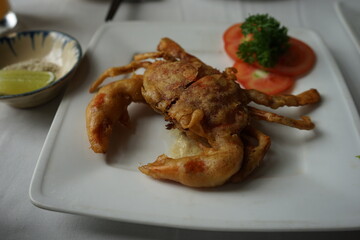 Fried Softshell Crab dinner on plate with finger bowl - ソフトシェルクラブ フィンガーボウル