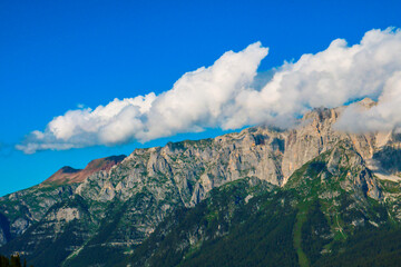 Bellissima vista sulle montagne dal rifugio 5 laghi in Trentino, viaggi e paesaggi in Italia