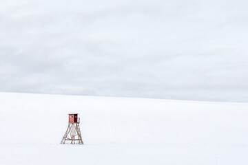 Hochsitz im Winter