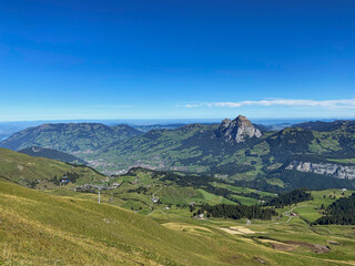 Fototapeta na wymiar Aussicht vom Fronalpstock über Schwyz und Mythen