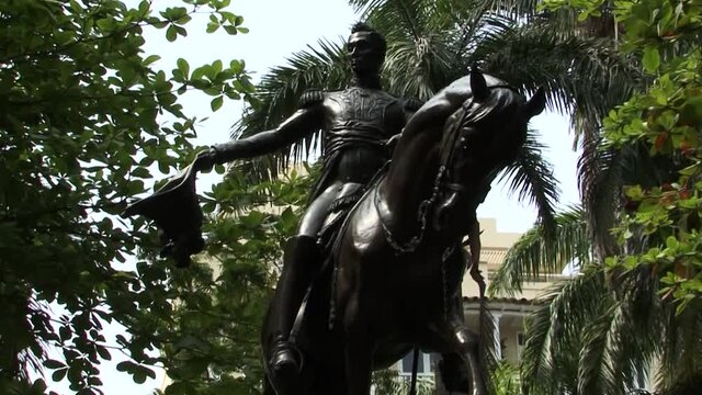 Statue of Simon Bolivar at Plaza de Bolivar (Bolivar Park) in Cartagena, Colombia.