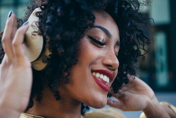 Beautiful latin woman with curly hair, portrait set in the city