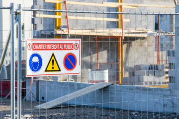 Chantier interdit au public.