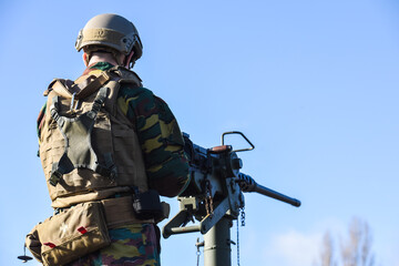 armée militaire arme soldat defense fusil mitrailleuse