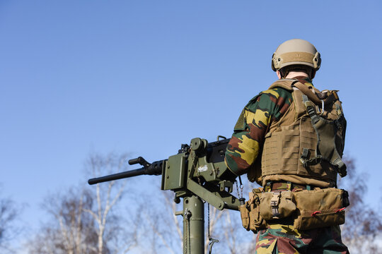arm&eacute;e militaire arme soldat defense fusil mitrailleuse