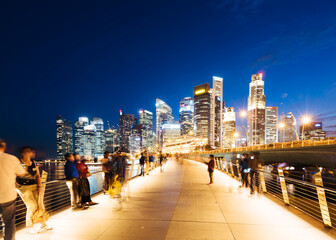 Fototapeta na wymiar Toruist at Jubilee Bridge at night For Sightseeing In Singapore City.