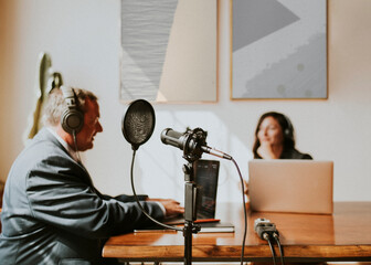 Business podcast recording - obrazy, fototapety, plakaty