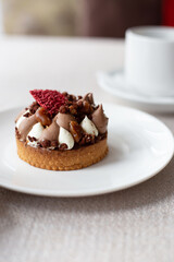 Sand basket with cream