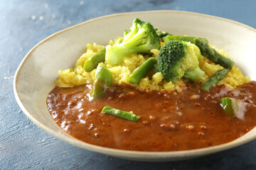 ブロッコリーとアスパラガスの夏野菜カレー