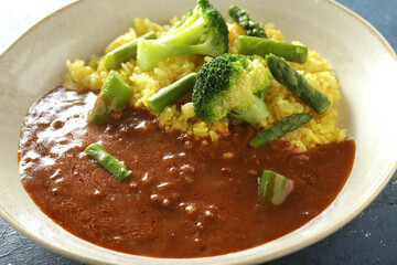 ブロッコリーとアスパラガスの夏野菜カレー