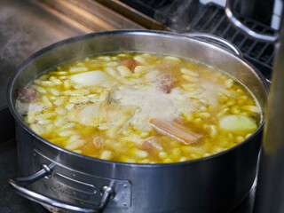 Fabada asturiana preparación