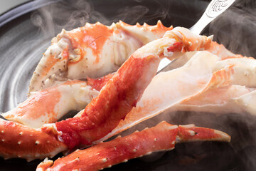 茹で上がったタラバガニ © Tsuboya