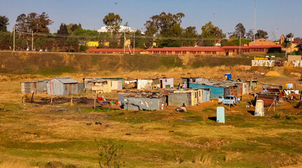 Naklejka premium JOHANNESBURG, SOUTH AFRICA - Jul 04, 2018: Low income informal tin shack housing in urban Sowetp