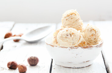 haselnuss eis Haselnusseis Eisbecher vegan ketogen