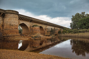 Obraz premium Roman bridge over the red river.