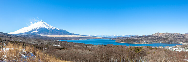 山中湖　パノラマ台から見る冬の富士山