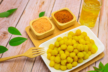 Pickled star gooseberry marinated in salt and pepper