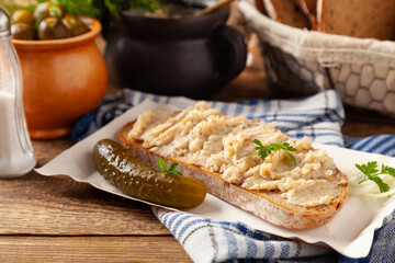 Sandwich with lard and pickled cucumber. Traditionally rendered lard with cracklings and onion.