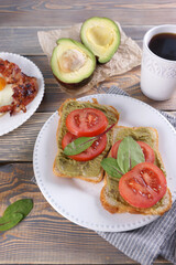 Breakfast with fried eggs and bacon and sandwiches with guacamole sauce