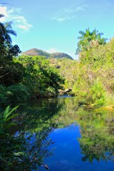 panorama sur la rivière 