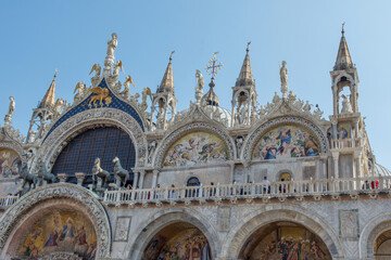 discovery of the city of Venice and its small canals and romantic alleys