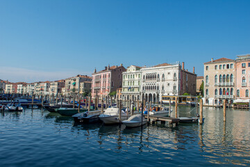 Fototapeta premium discovery of the city of Venice and its small canals and romantic alleys