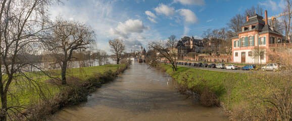 Fototapeta na wymiar Wintry river landscape (Main, Nidda) near Frankfurt-Höchst