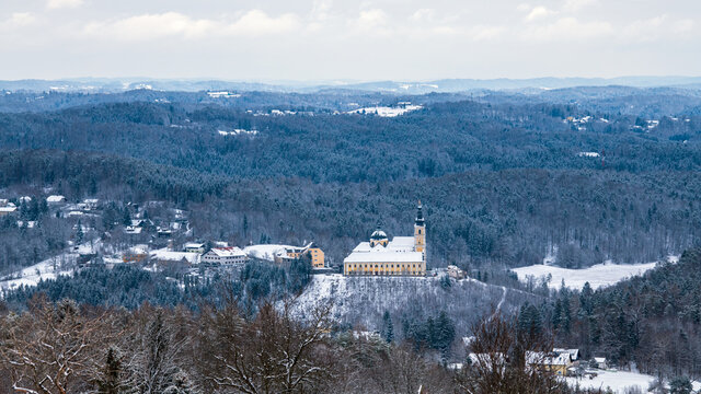 Blick auf die Basilika Mariae Geburt in Mariatrost- Graz, Steiermark, &Ouml;sterreich im Winter
