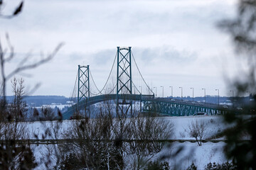 Le pont de l'Île-d'Orléans est un pont suspendu qui relie l'île d'Orléans à la rive nord du...