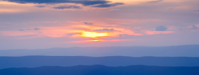 Fototapeta na wymiar Panoramic sunset over a mountain range in Virginia USA