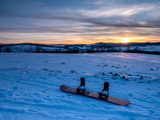 Fototapeta premium Wintersport im Erzgebirge mit dem Snowboard
