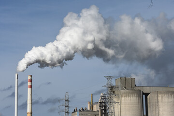 Fototapeta na wymiar usine pollution environnement carbone fumee