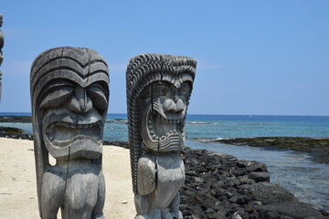 Tiki statues
