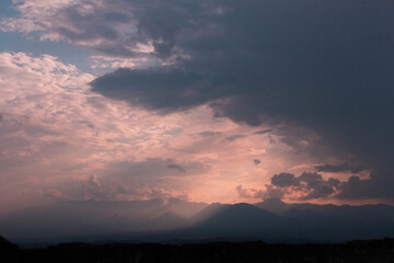 Obraz premium Atardecer en el desierto de Turquía (Kayseri, Kapadokya)