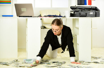 Black cash. Financial insurance. Personal accountant. Credit money. Investing money. Richness and...