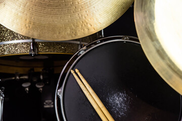 Obraz premium Closeup of drumsticks lying on the professional drum set. Drummer equipment. 