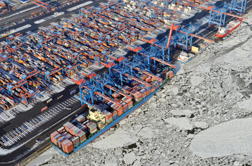 Container Schiff Terminal Altenwerder