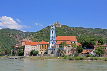 Fototapeta na wymiar View of Dürnstein from the river Danube