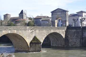village de Saint-Martory avec la porte Nord et la porte sud du 17ème siècle, le pont du 18 ème...