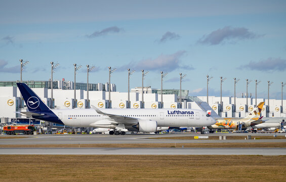 Lufthansa special flight LH2575 from Mount Pleasant on the Falkland Islands MPN in the approach to the Munich Airport MUC