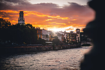 Verona al tramonto sul fiume