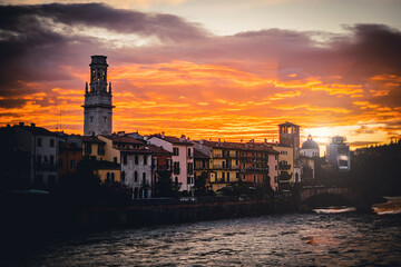 Verona al tramonto sul fiume