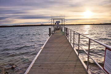 Sonnenaufgang Bootsanleger am Markkleeberger See bei Leipzig, Sachsen, Deutschland