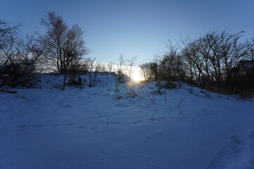 Weiße Winterlandschaft mit Schnee