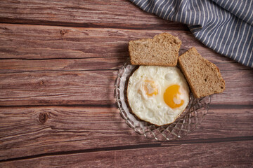 fried eggs with two slices of bread
