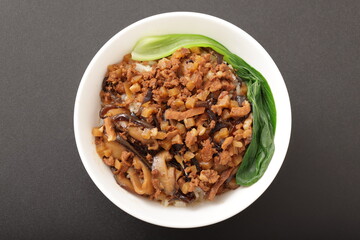 魯肉飯：ルーローハン