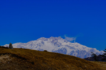 Aussicht auf Kanchenjunga, Kangchenjunga, Schlafender Buddha, Kumbhakarna, Goecha, Pandim, Everest, Lhotse und Makalu beim Trekking von Sandakfu nach Phalut