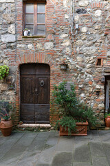 Fototapeta na wymiar facade of typical Tuscan historic house