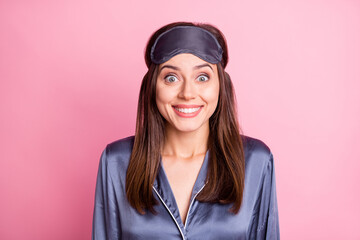 Photo portrait of excited gorgeous woman isolated on pastel pink colored background