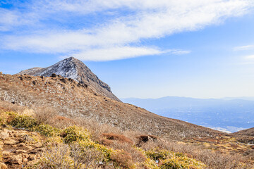 冬のくじゅう連山　西千里ヶ浜から見た久住山　大分県玖珠郡　Kuju mountain range in winter Mt.Kujuyama seen from Nishisenrigahama Ooita-ken Kusu-gun